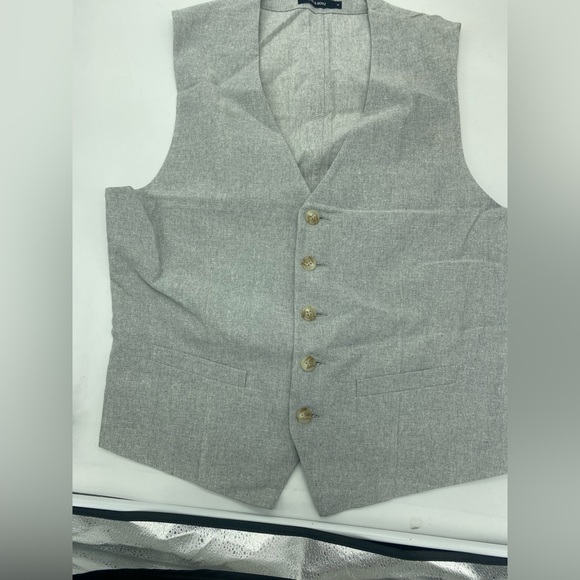 Summer vest , new no tags ,Two front pockets, light gray - Picture 1 of 7